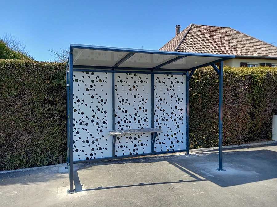 Escalier hélicoïdal moderne vu du dessus dans un bâtiment contemporain
